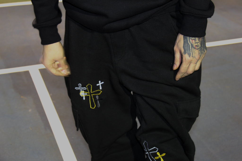 Cross cargo sweats